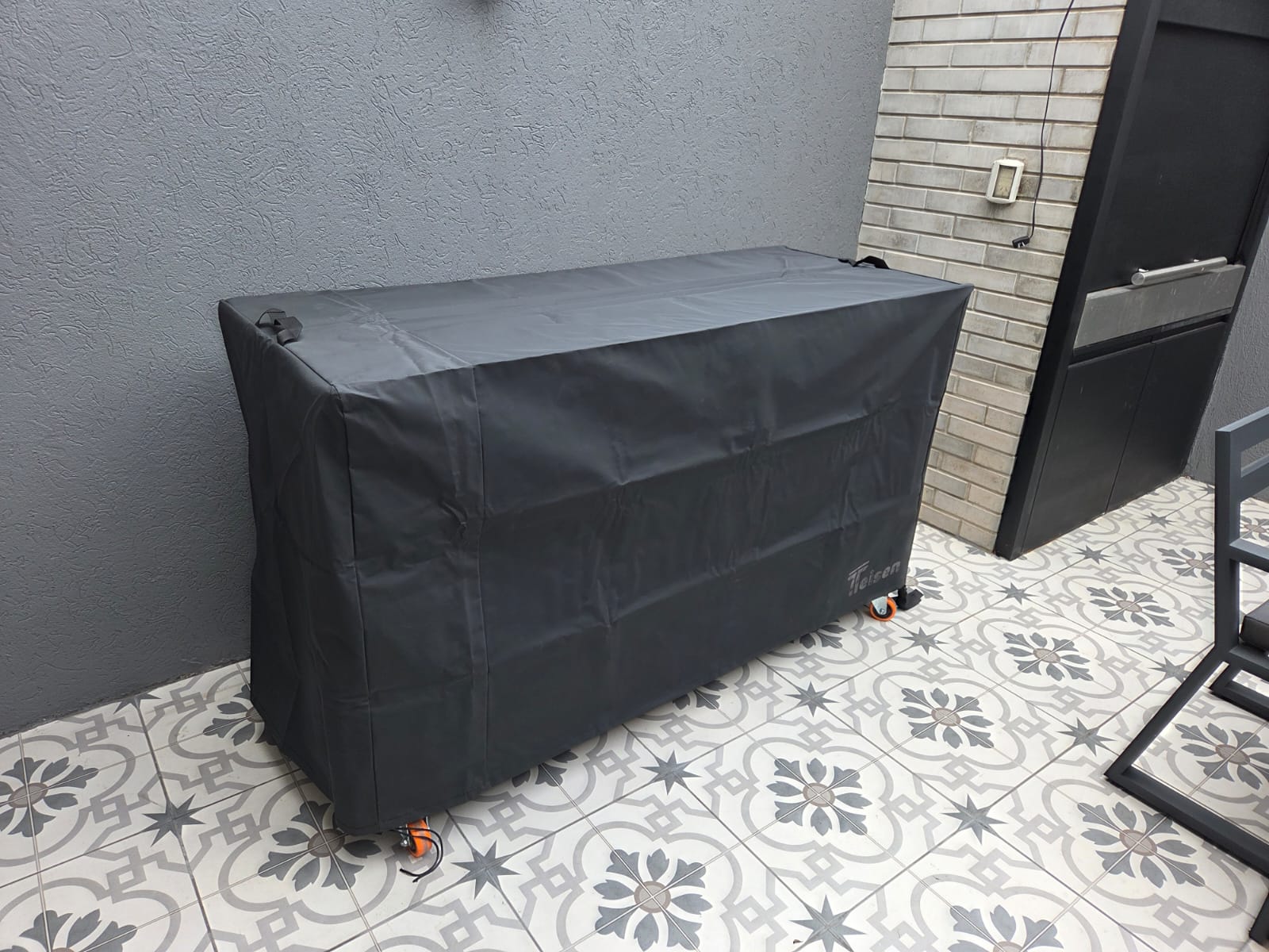 Funda impermeable cubriendo una barra Teisen